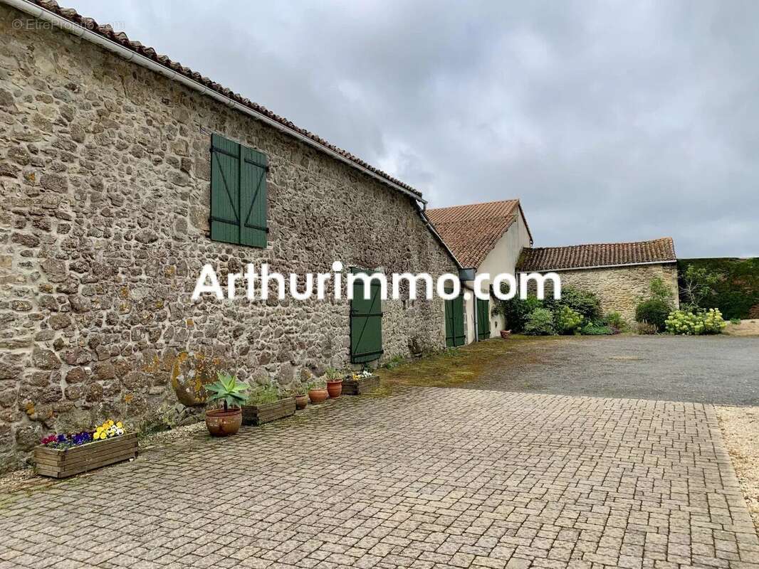 Maison à MAULEON