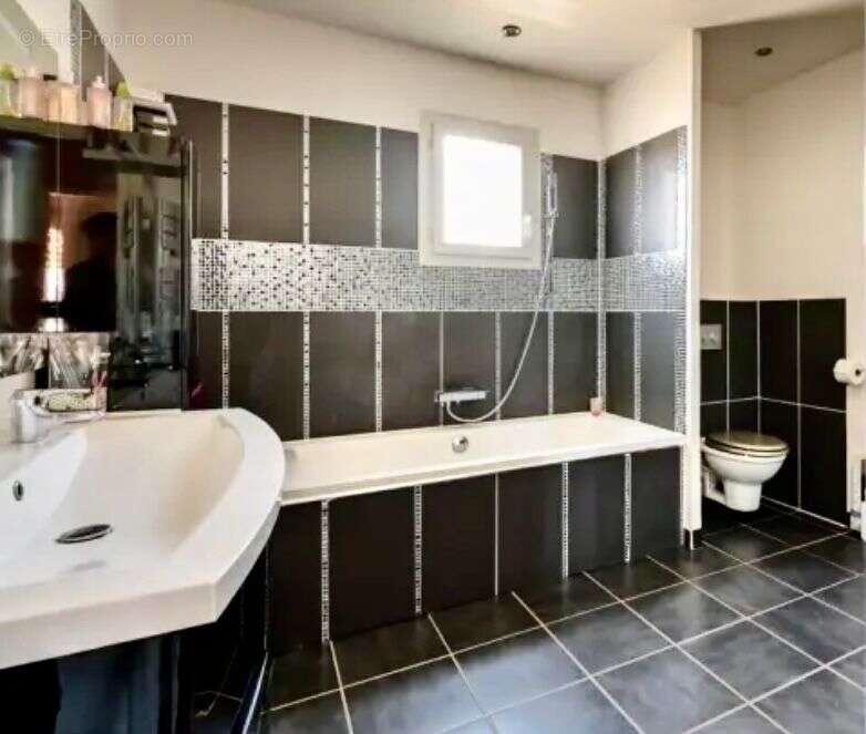 Maison à SAINTE-FOY-LES-LYON