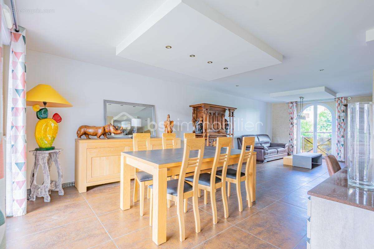 Appartement à POISY