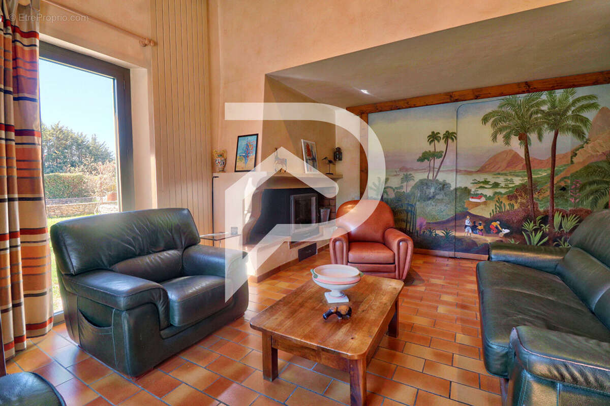 Maison à VINON-SUR-VERDON