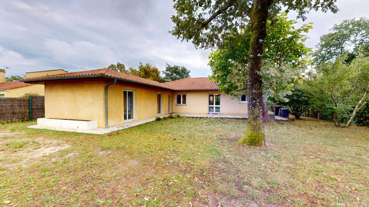 Maison à LEOGNAN