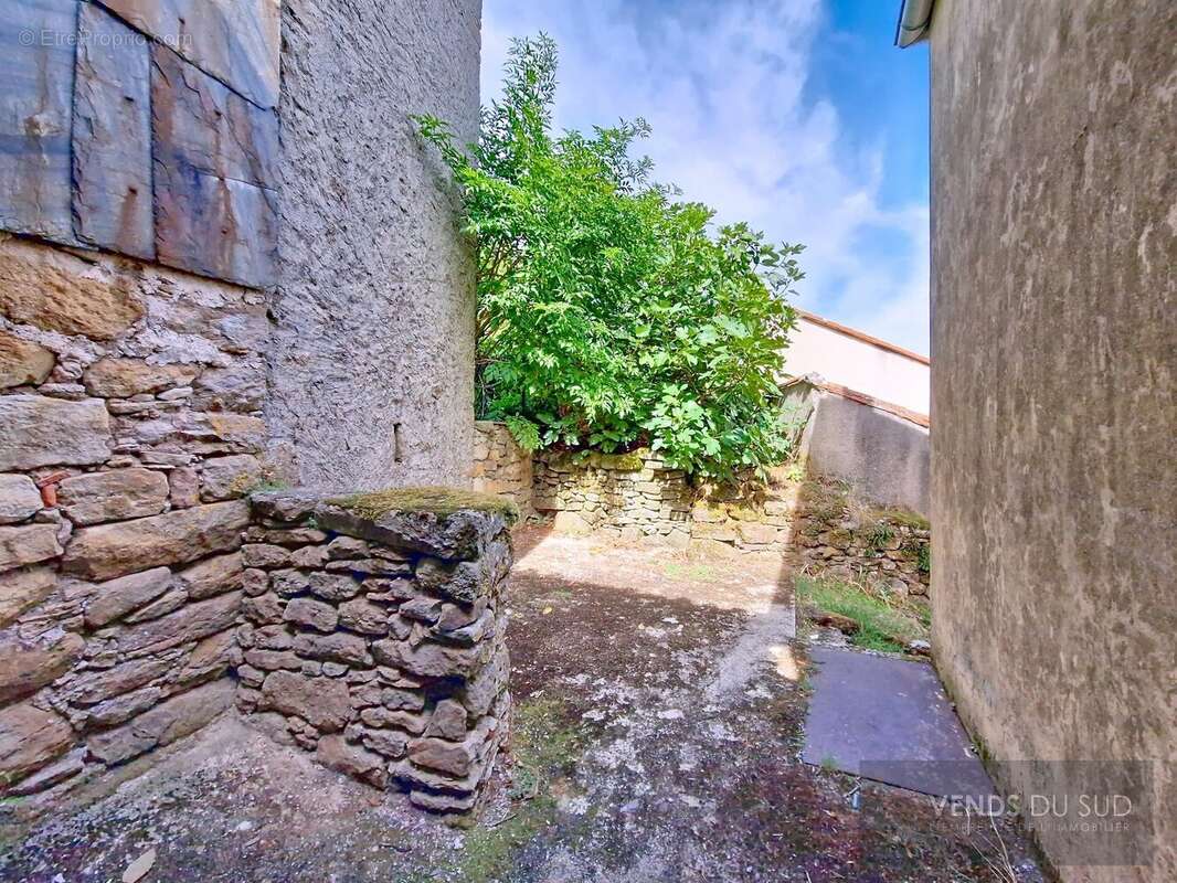 Maison à CASTANET-LE-HAUT