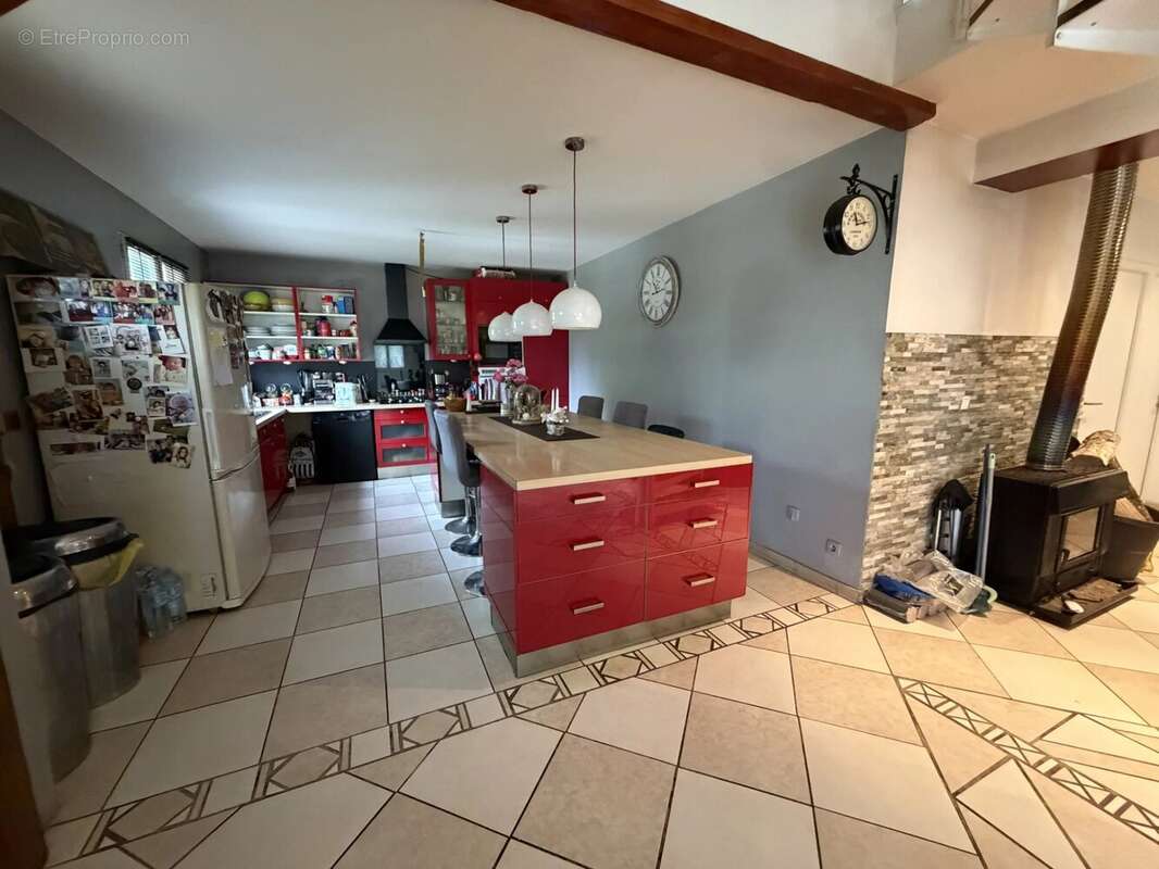 Maison à LE MESNIL-SAINT-DENIS