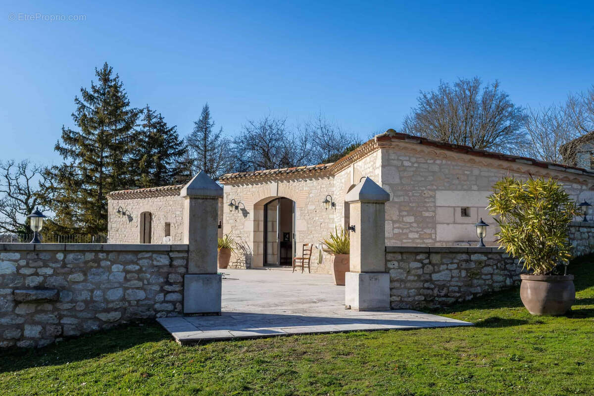 Country house with gite and pool - photo 5