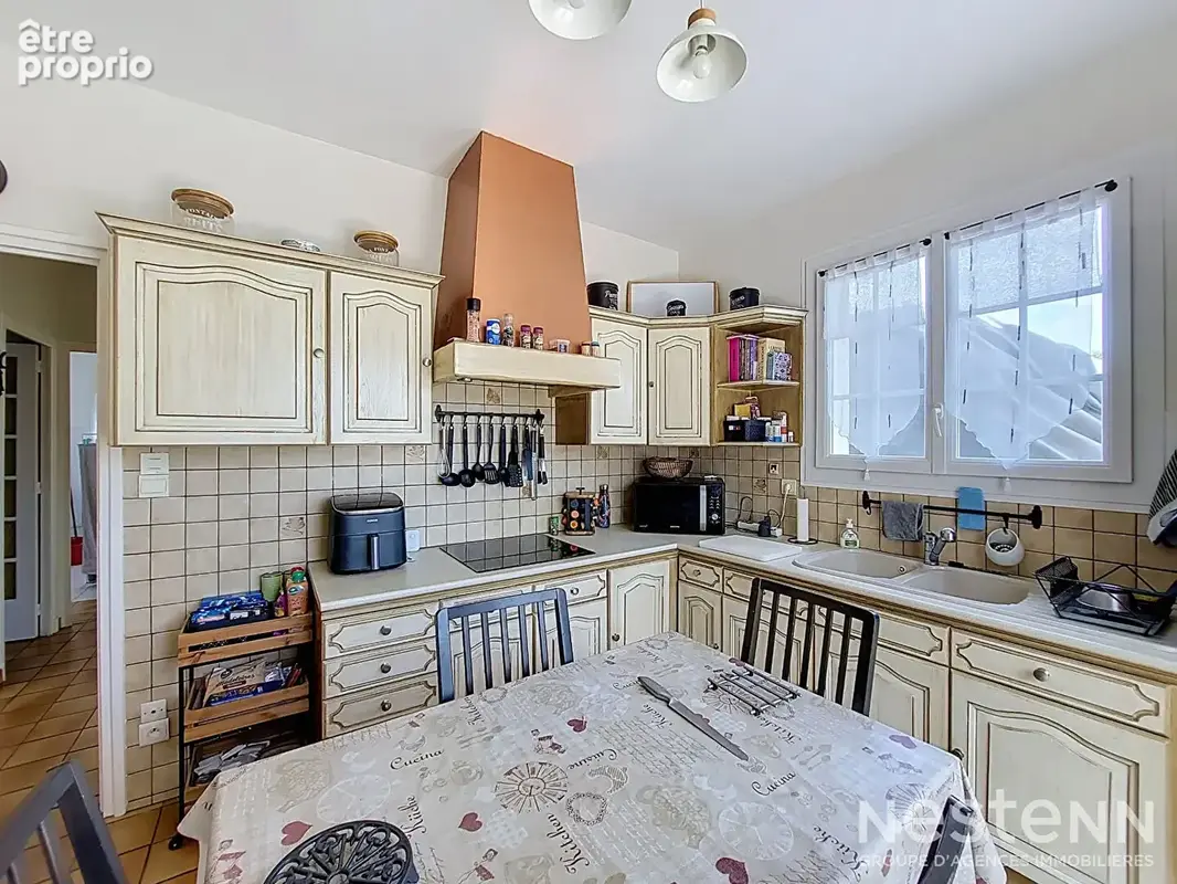 A Vendre Maison de plain-pied de 136 m² avec double garage sur terrain arboré d'environ 4 800 m² - photo 7