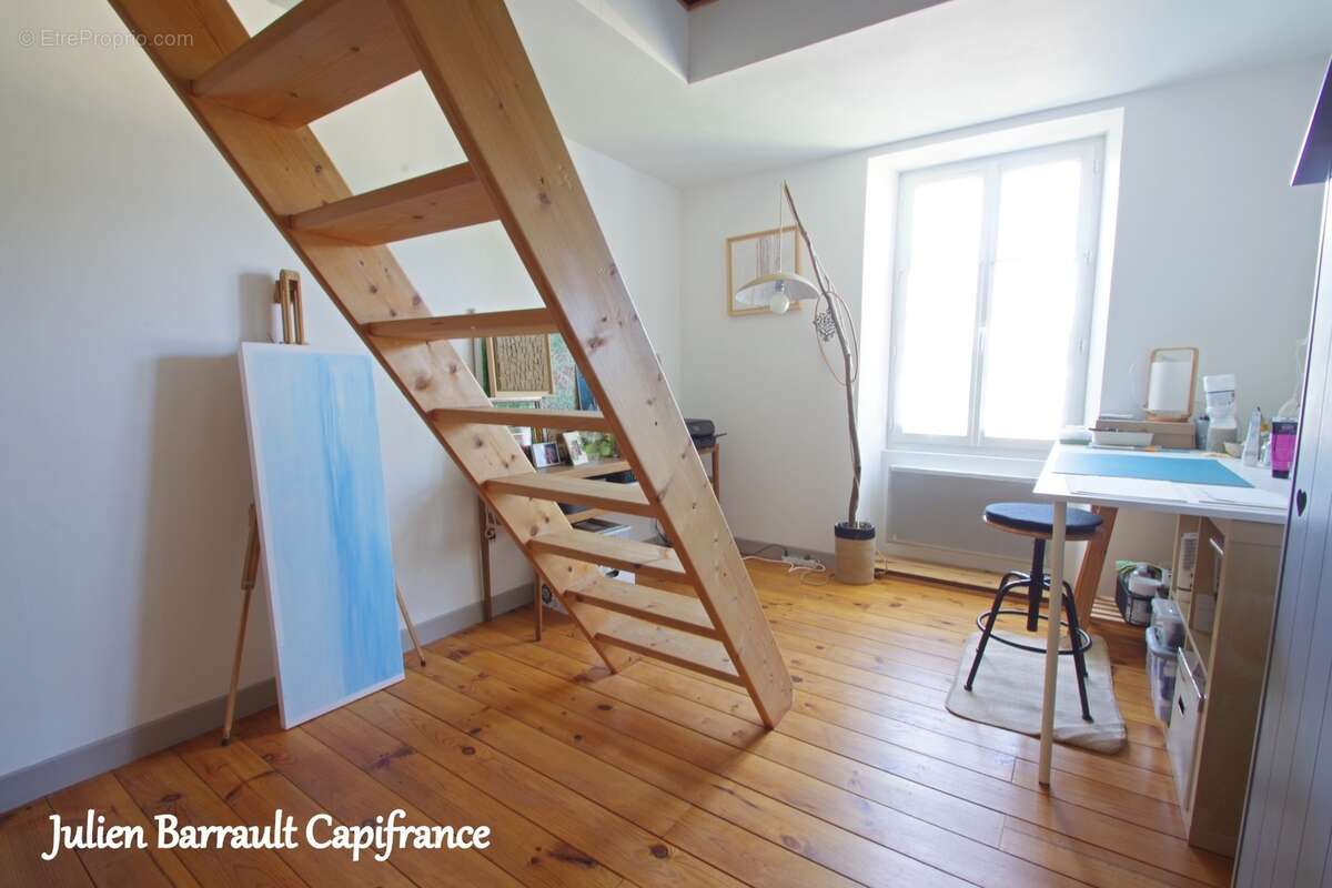 Maison familiale en pierre de 150m² avec 3 chambres rénovée en 2006 sur un terrain arboré et clos de 1617 m² - photo 23