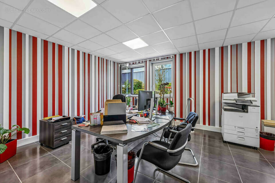 1310 m² à Thorigny-Sur-Marne  - photo 8