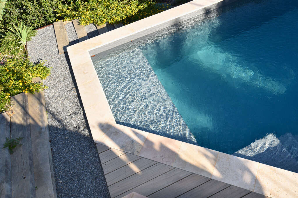 Villa neuve de 135 m2 avec vue mer, piscine, sur un terrain de 744 m2, garage et parking inclus - photo 3