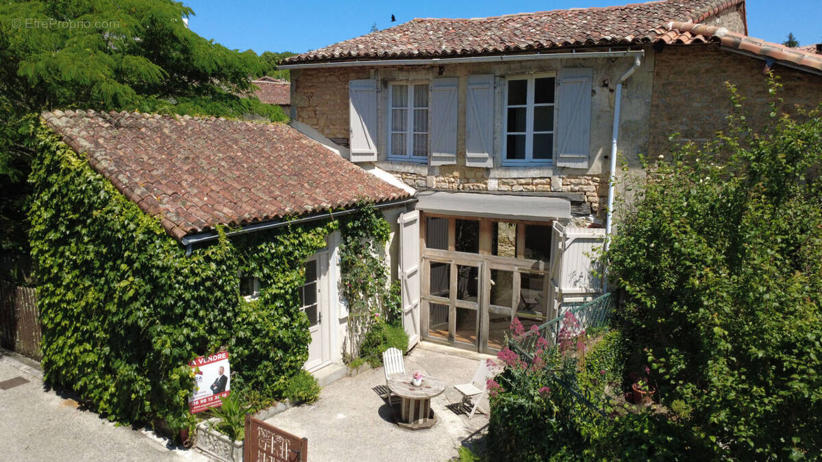 Maison à NANTEUIL-EN-VALLEE