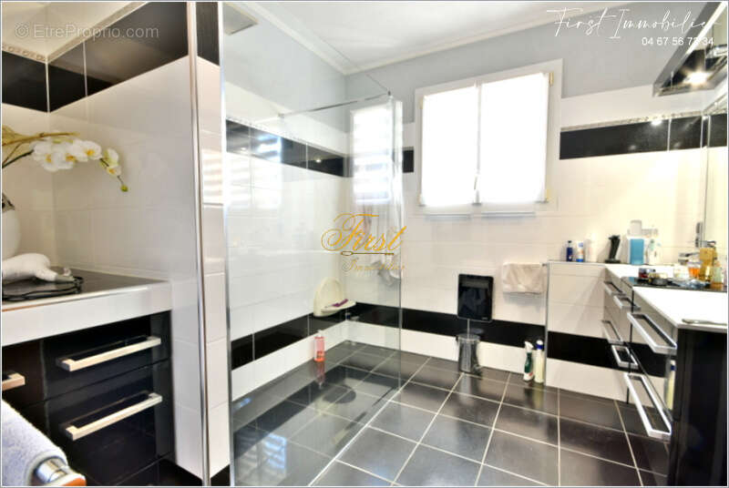 Entre Montpellier et Nimes , sur la commune de GALARGUES Villa F5 ( 4 chambres) sur 1250 m2 + piscine - photo 9