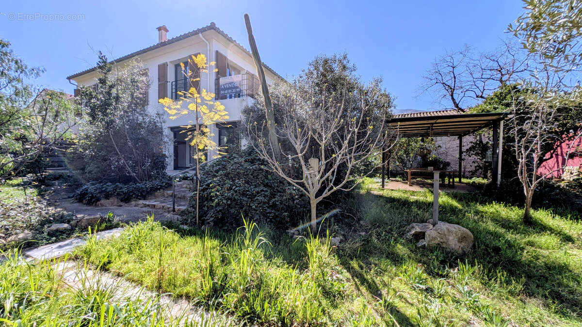 Maison à LAROQUE-DES-ALBERES