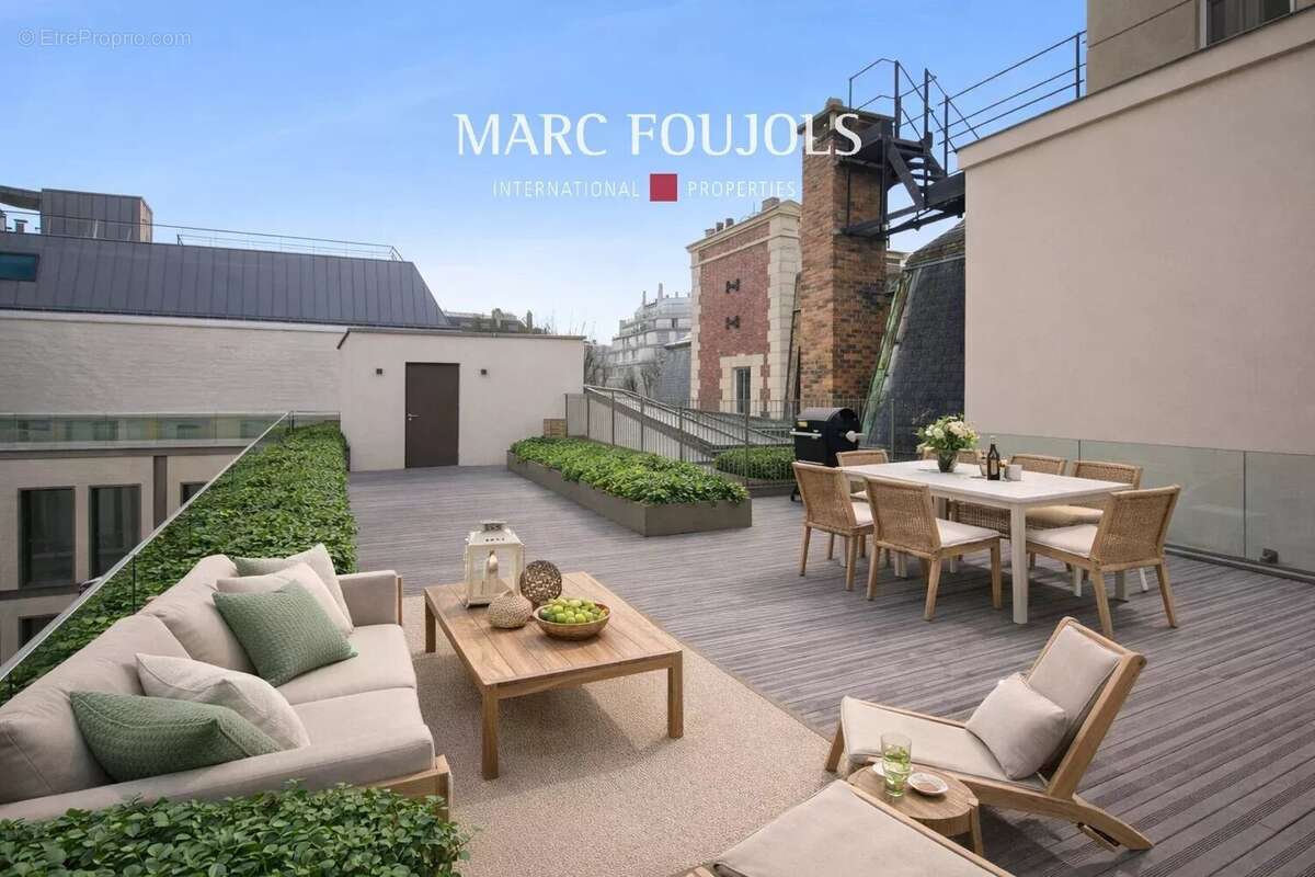 Appartement à PARIS-8E