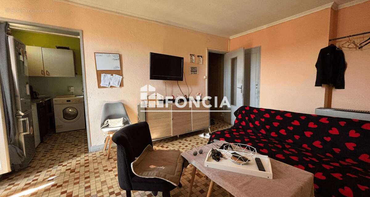Appartement à BAGNOLS-SUR-CEZE