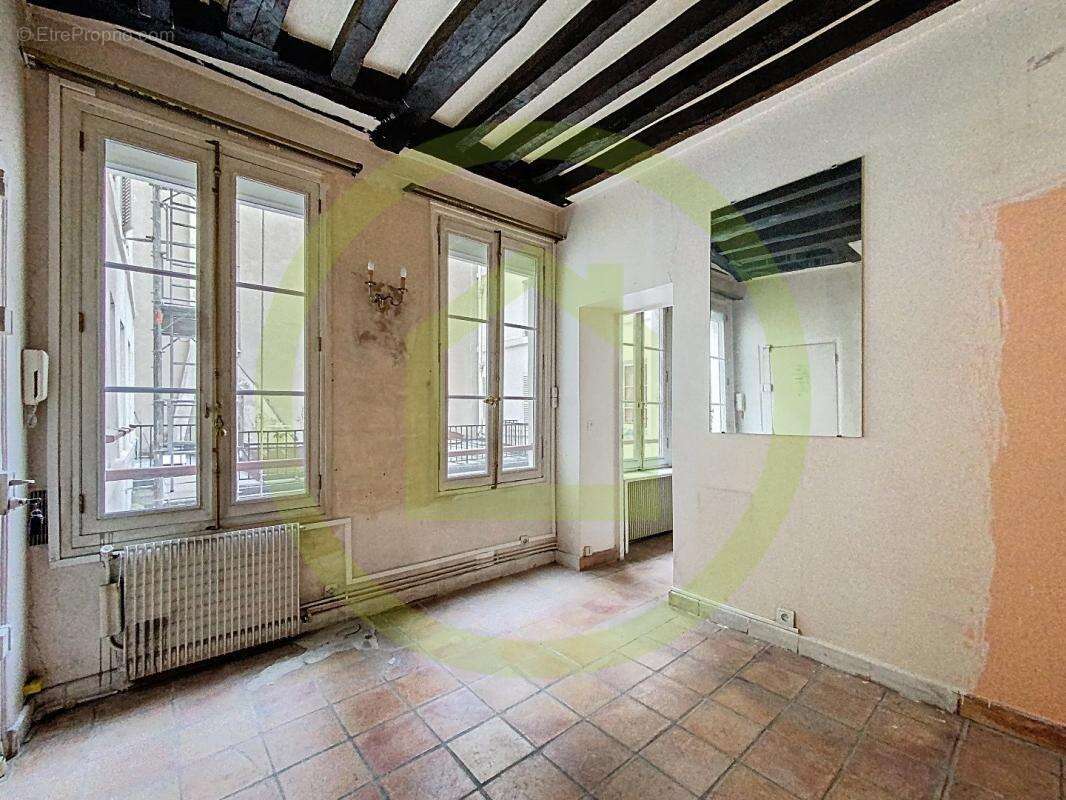 Appartement à PARIS-3E