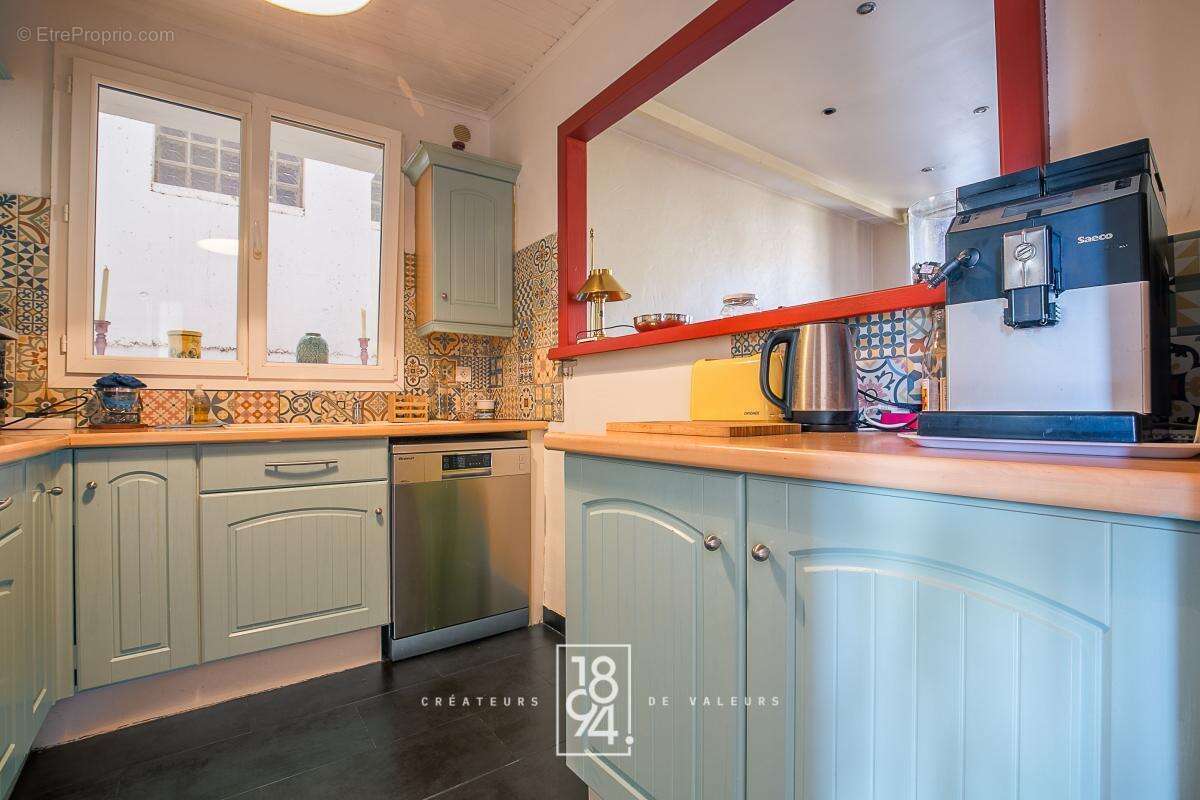 Appartement à MARSEILLE-4E