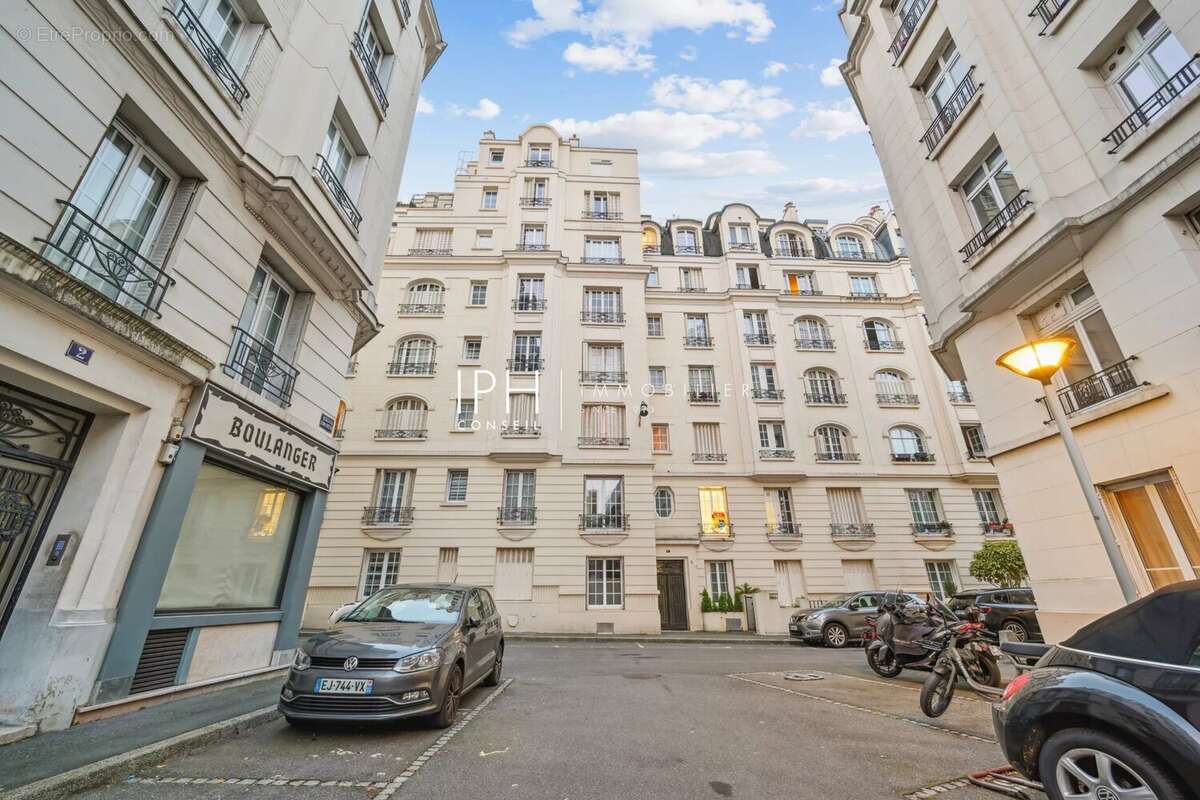 Appartement à COURBEVOIE
