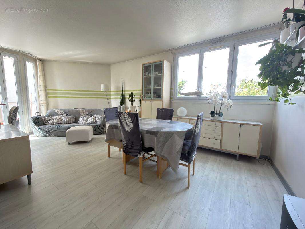 Appartement À Vendre - photo 2