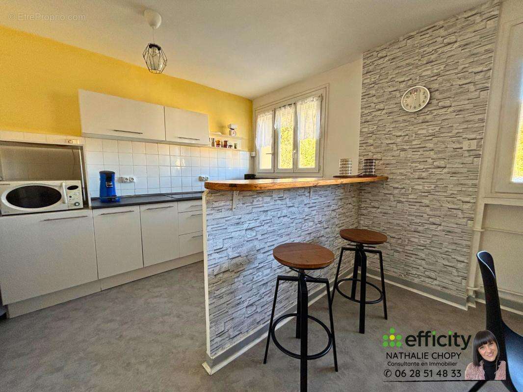 Appartement à LE CHAMBON-FEUGEROLLES