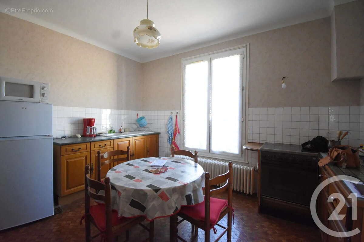 Maison à SAINT-YORRE