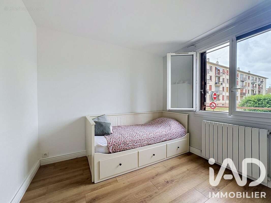 Photo 9 - Appartement à LE MESNIL-LE-ROI