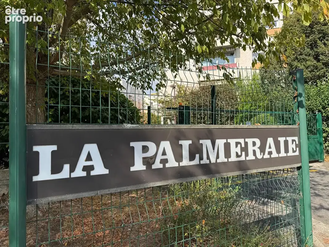 Avenue Saint-Exupéry : T1 bis à rénover dans une résidence avec parc arboré - photo 6