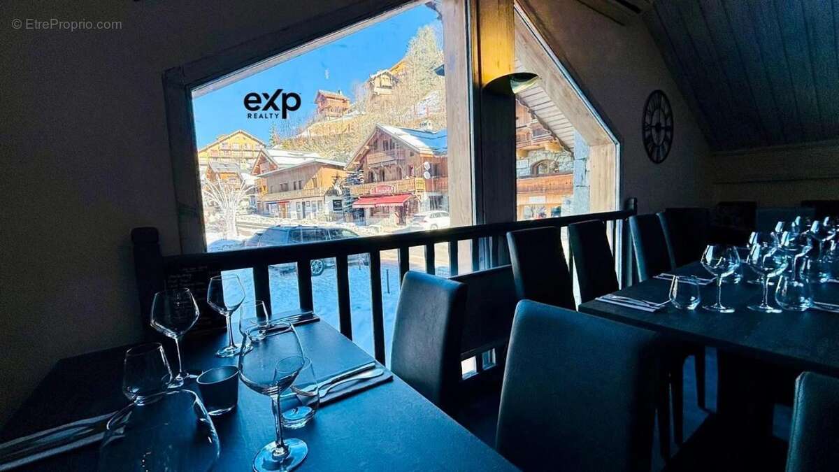 Commerce à LES ALLUES