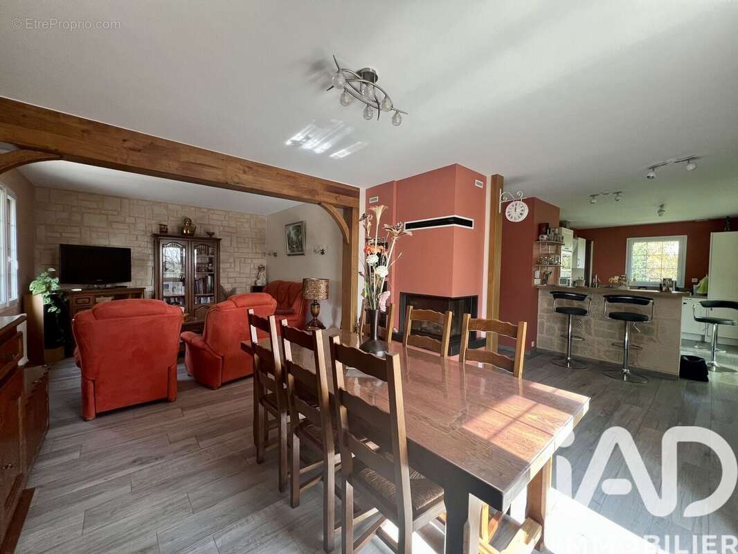 Maison 149 m² à La Barre-De-Semilly  - photo 4