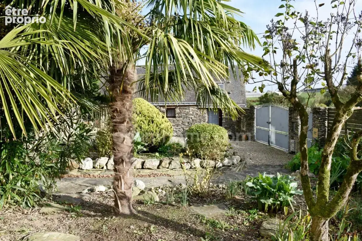 Ensemble immobilier en pierres sur vaste terrain paysagé - photo 18
