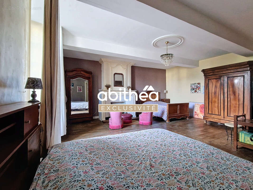 Maison à SAINT-GENIS-DE-SAINTONGE