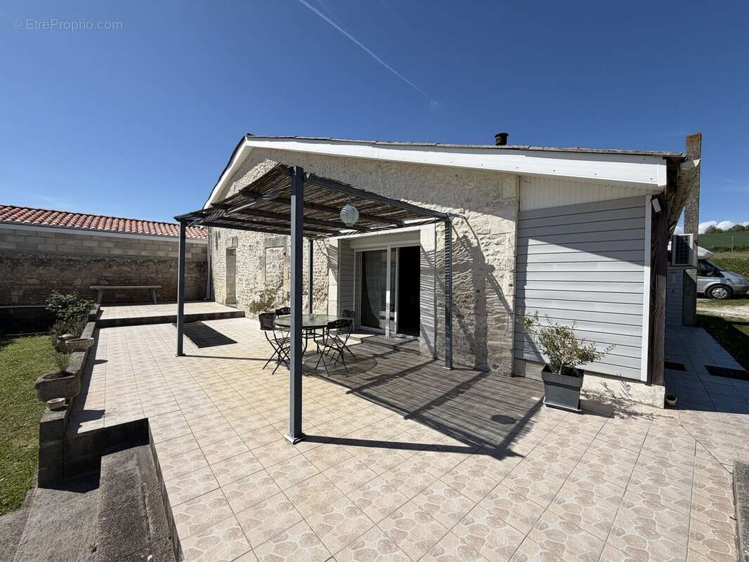 Maison à CHAMPAGNE-VIGNY