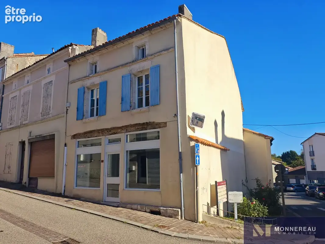 Immeuble mixte a blanzac - photo 1