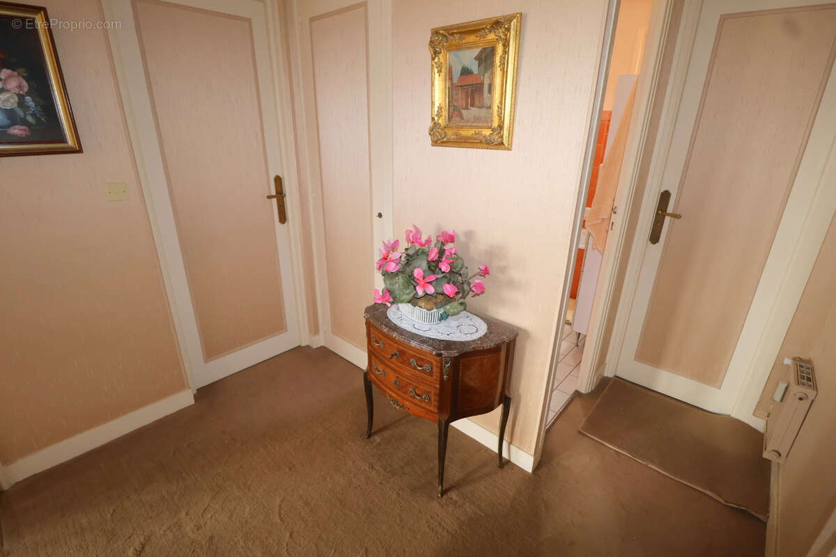 Nouveau en centre ville, beau 2 pièces de 44.85 m2  avec balcon et grande cave - photo 11