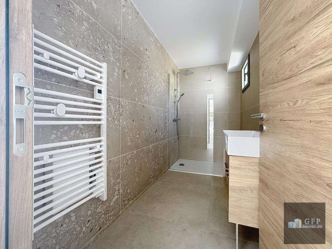 Villa contemporaine avec piscine et vue mer au Lavandou – Quartier La Fossette - photo 7