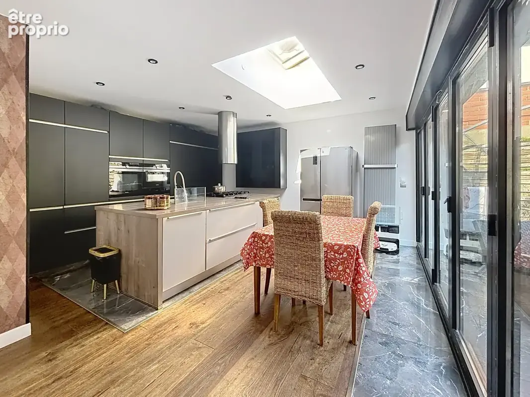 ROUBAIX   Très bon secteur  Maison familiale d’exception avec garage   180 m2   Aucun travaux - photo 3
