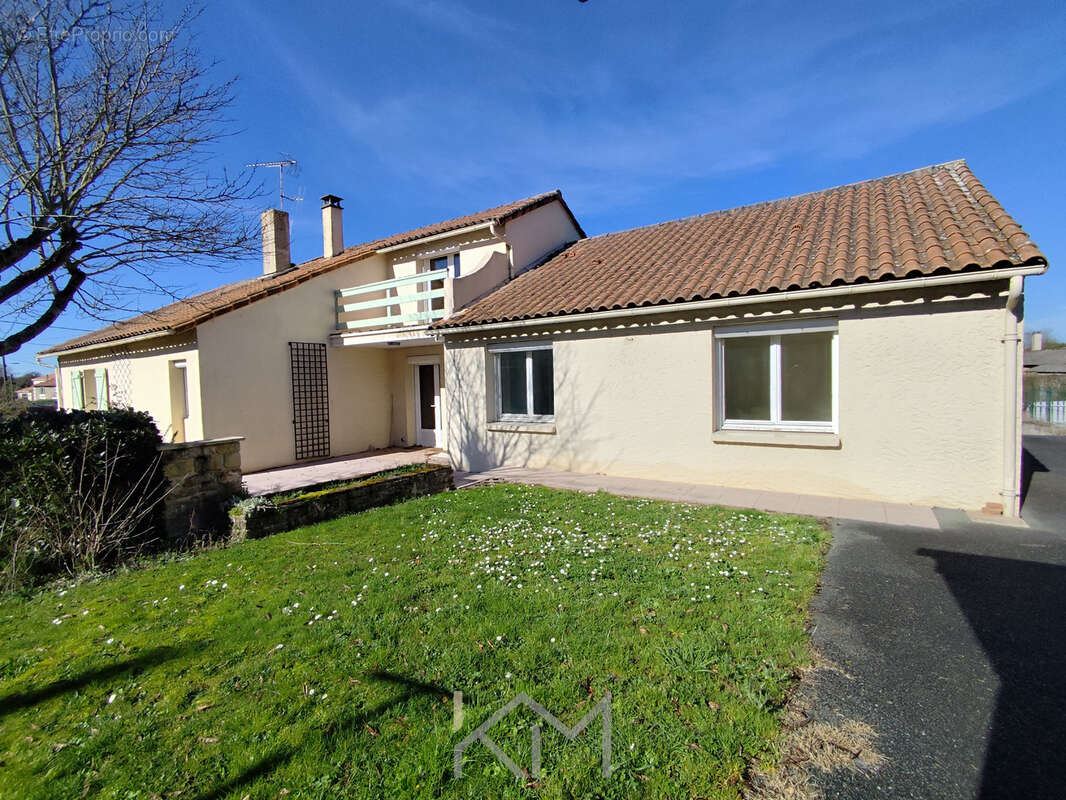 Maison à FONTAINE-LE-COMTE