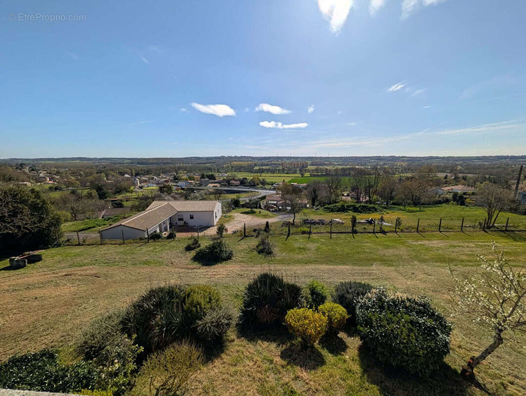 Maison à SAINTE-EANNE