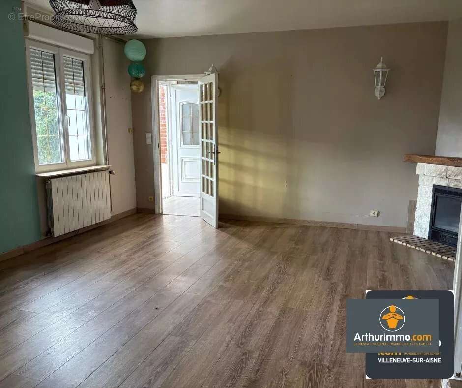 Maison à BOURG-ET-COMIN