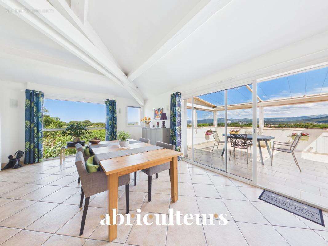 Maison avec piscine et jardin en vente à  Six-Fours-les-Plages (83140) - photo 2
