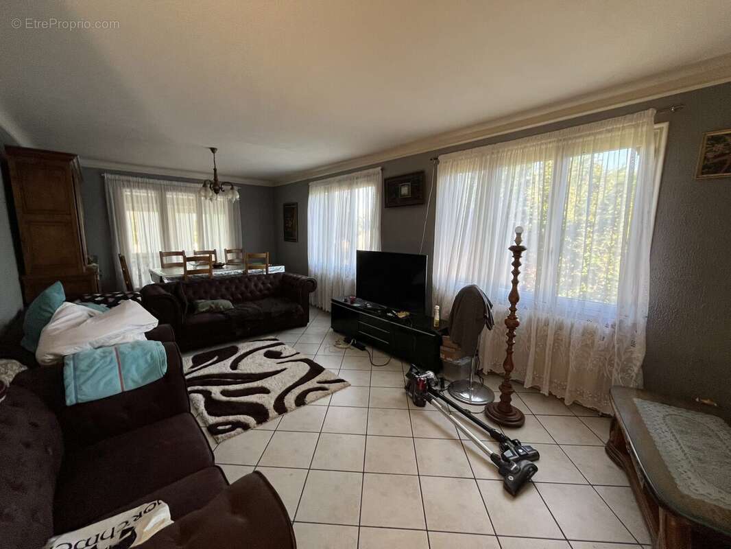 Maison à SURY-LE-COMTAL