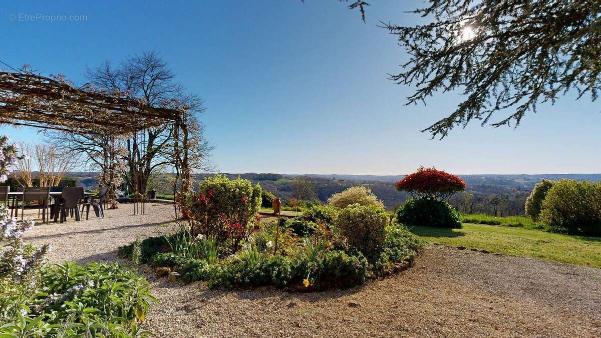 Proprieteavecgitesetpiscineetvuepanoramique0425202 - Maison à CARVES