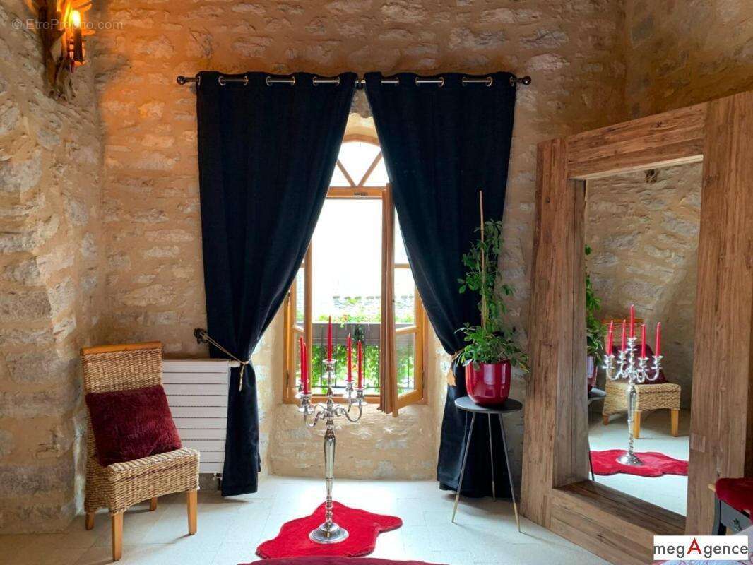 Maison à SAINTE-ENIMIE