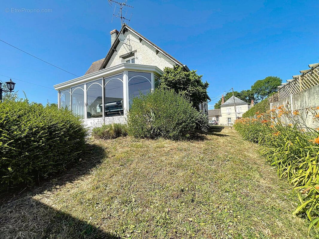 Maison à SAINT-JEAN-DE-BRAYE