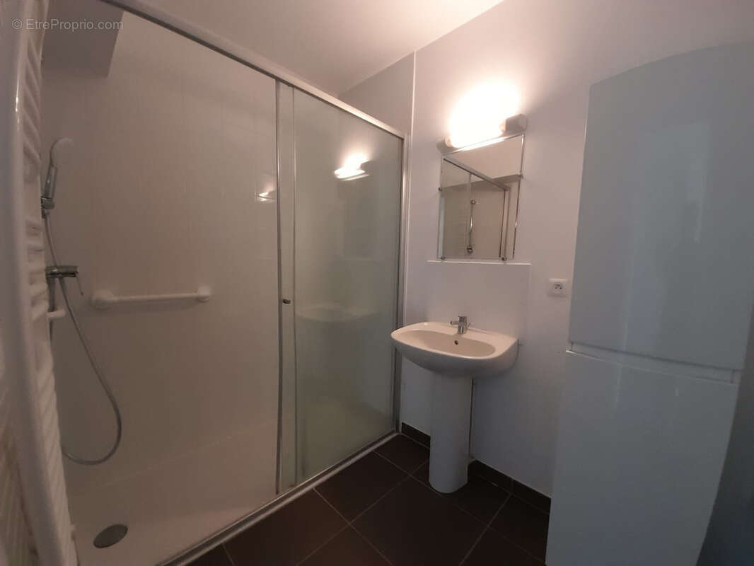 Appartement à SENAS