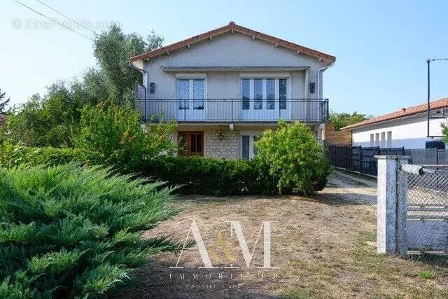 Maison à RUELLE-SUR-TOUVRE