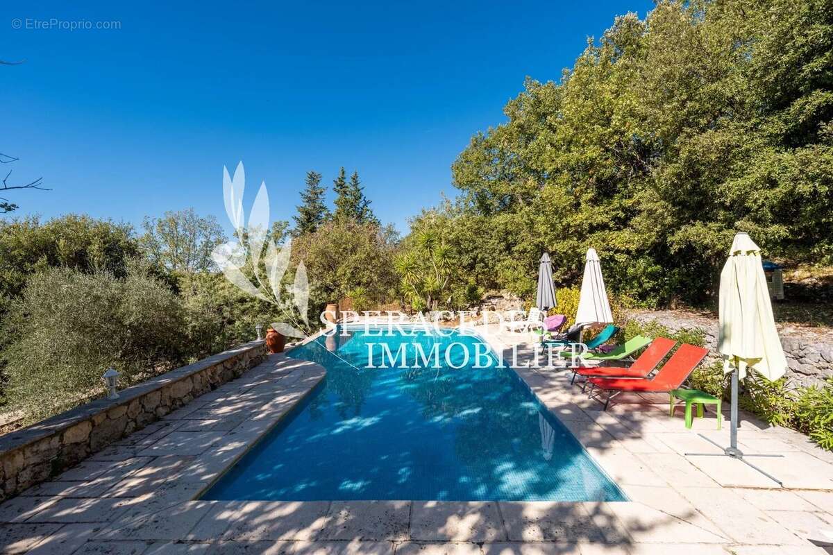 Maison à SAINT-CEZAIRE-SUR-SIAGNE