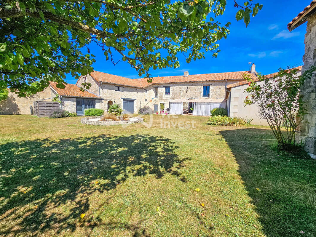 Maison 12 pièces 315 m² à vendre à Richelieu (37120) - photo 3