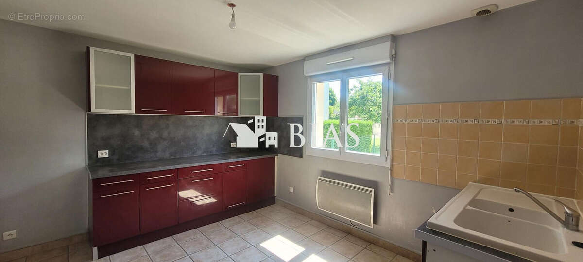 Maison à SAINT-ETIENNE-DU-VAUVRAY