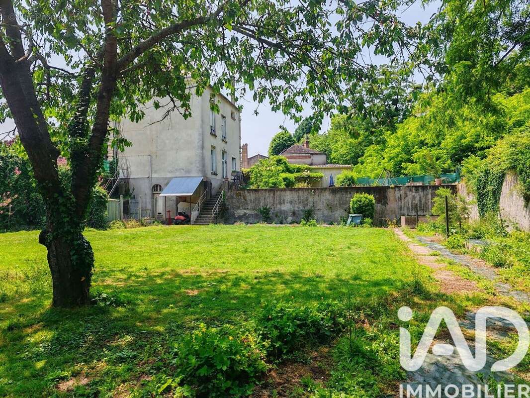 Maison 152 m² à Cernusson  - photo 2