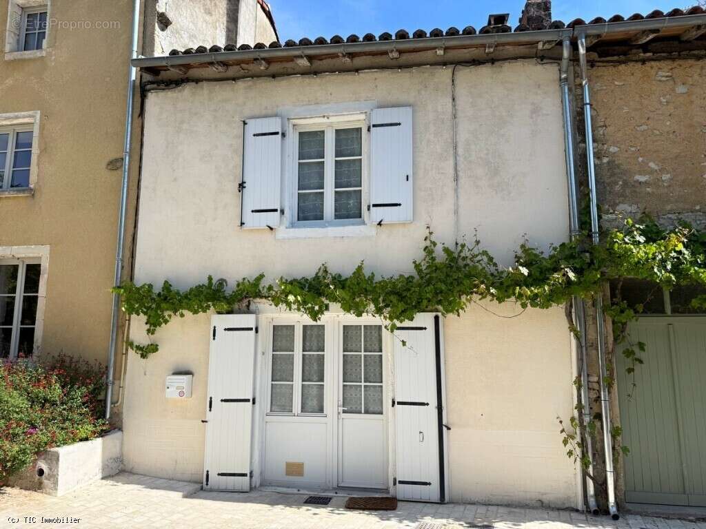 Maison à VERTEUIL-SUR-CHARENTE