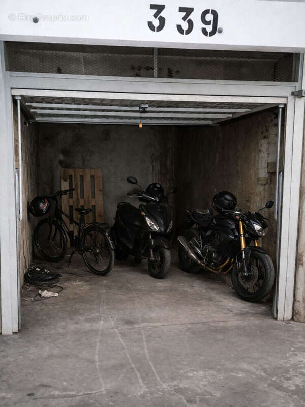 Parking à PARIS-14E